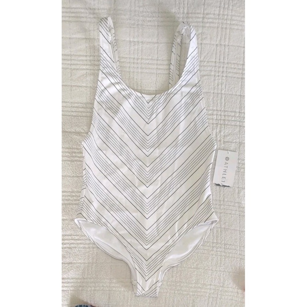 NWT Athleta Swimsuit Womens 36 B/C White Chevron Design‎ One Piece Beach Pool